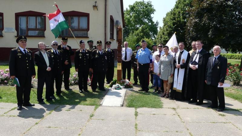 Könnyek csillogtak a szemekben a község megható megemlékezésén, ahol a magyar hősök előtt tisztelegtek - galéria is készült az eseményről.