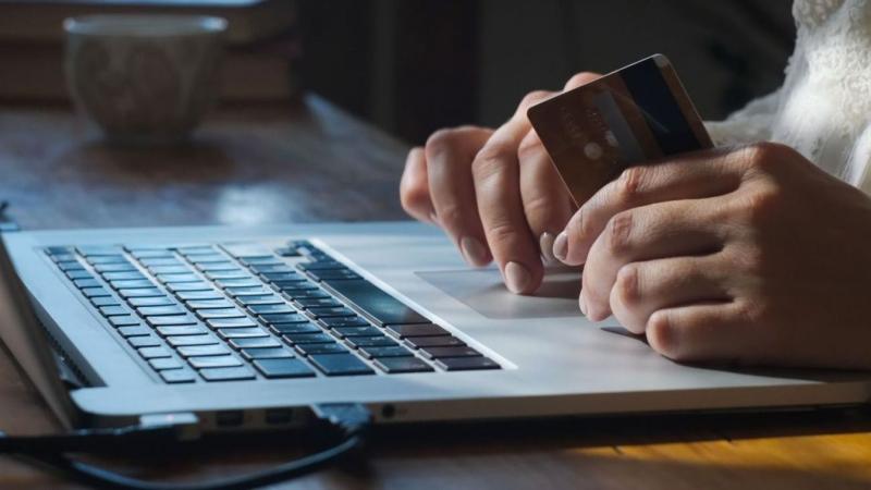 Csupán egy üzenet érkezett a telefonjára, de néhány perccel később már majdnem félmillió forintot kellett elengednie egy miskolci férfinak.