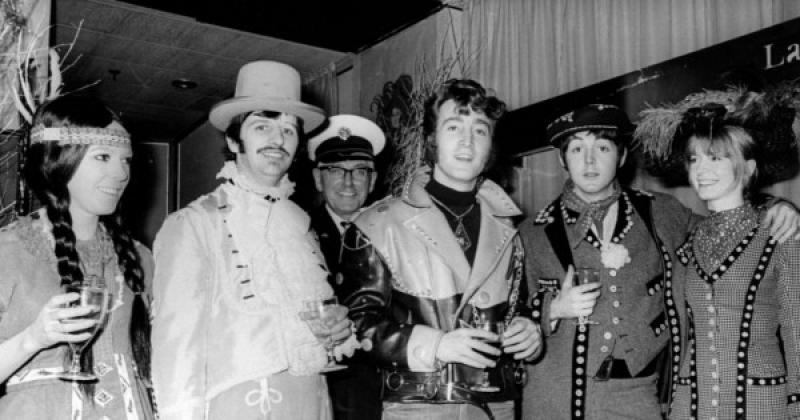 Fedezd fel a Beatles eddig rejtett kincseit! Két izgalmas könyvet ajánlunk, amelyekben a legendás együttes kiadatlan számai és felvételei kerülnek napvilágra. Ne hagyd ki ezt a lehetőséget, hogy bepillantást nyerj a Beatles zenei örökségének eddig ismeret