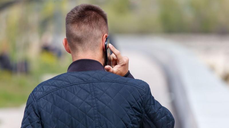 Háromszáz telefonhívás, tíz pizza rendelése és egy hamis szobafoglalás – a férfi most zaklatás vádjával néz szembe a bíróság előtt.