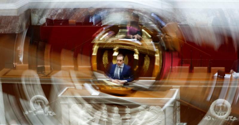 Elutasították az új francia kormány ellen benyújtott bizalmatlansági indítványokat.