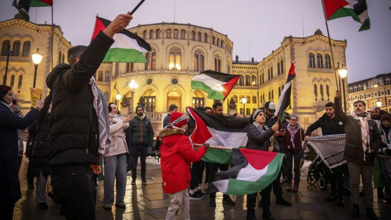 Norvégia és Izrael kapcsolata hosszú ideje bonyolult, ám érdekes történet. Kezdetben Norvégia Izrael szoros támogatójaként lépett fel, különösen a második világháború utáni időszakban, amikor Izrael államiságának elismerésével és a zsidó nép sorsának segí