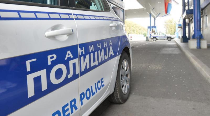 Két magyar lányt meztelenre vetkőztettek a szerb határőrök.