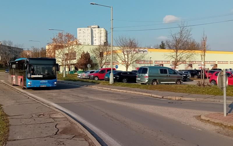 Figyelem Párkány közlekedői! Holnaptól fontos változások lépnek életbe: egyirányúsítás és sávlezárás várható az utakon. Kérjük, készüljenek fel a módosításokra, és tervezzenek előre az utazásaik során!