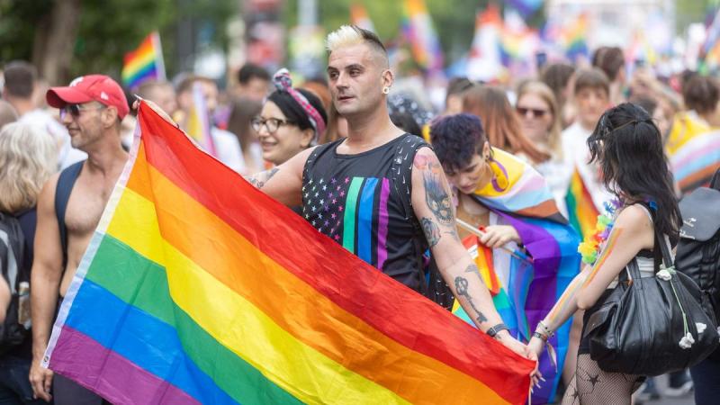 A brüsszeli mesterterv nem vált valóra: az Európai Bizottság ezúttal nem lép fel a Pride idei rendezvényének betiltása ellen.
