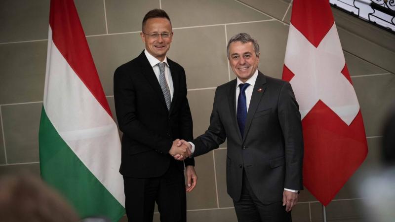 Szijjártó Péter hangsúlyozta, hogy Magyarország és Svájc közösen lép fel a béketárgyalások sikerességének előmozdítása érdekében.