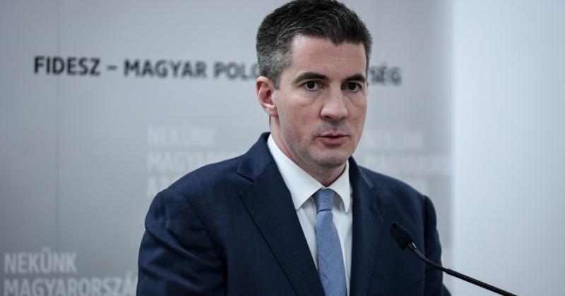 Kocsis Máté egy figyelemfelkeltő bejelentést tett, amely Ruszin-Szendi Romulusz kijelentéseivel áll összefüggésben.