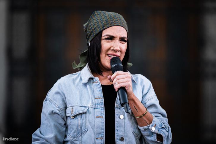 Tóth Gabi: Nem azért nyerem el a díjakat, mert a politikai köröket hitegetem, vagy mert megvásároltak, hanem azért, mert valóban tehetséges vagyok.