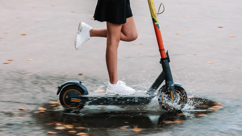 Divatmentés a nyári esős napokra: fedezd fel a vízálló cipők világát! Összegyűjtöttük számodra a legfrissebb stílustippeket, hogy a csapadék ellenére is trendi lehess! - Life