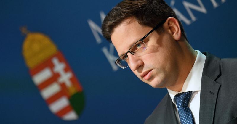 Kormányzati tájékoztatás: A kormány határozott lépéseket tesz a banki csalások visszaszorítása érdekében.