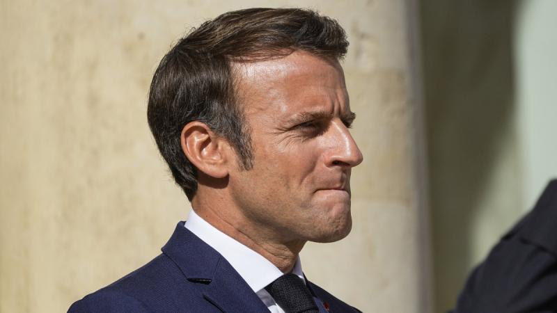 A Hanoiban történt Macron-pofon elemzésére egy testbeszédszakértő is felfigyelt.