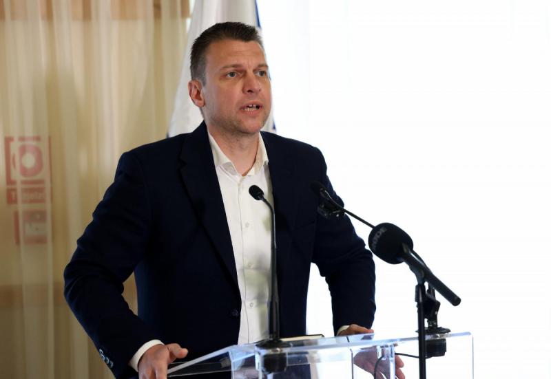 Menczer Tamás: Szórakoztató, de egyben szomorú is, ahogyan a Kicsi Orbán Viktor figyelméért harcol.