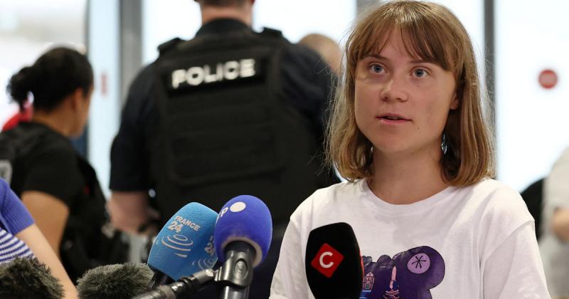 Greta Thunberg a közelmúltban a repülőgépre is felkerült, miután az izraeli hadsereghez kapcsolódó események következtében a helyzet feszültté vált. Társai most a bíróság határozatára várnak, hogy kiderüljön, milyen irányba terelődik a jövőjük.