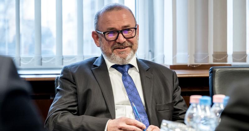 Az elkövetkező évtizedben Európa és Magyarország számára az energiatárolás kérdése válik középponti témává. A technológiai fejlődés és a fenntartható energiaforrások előretörése egy új korszak kezdetét jelenti, ahol az energiatárolás kulcsszerepet játszik