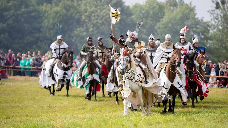 Újraélesztették a középkor legnagyobb csatájának eseményeit.