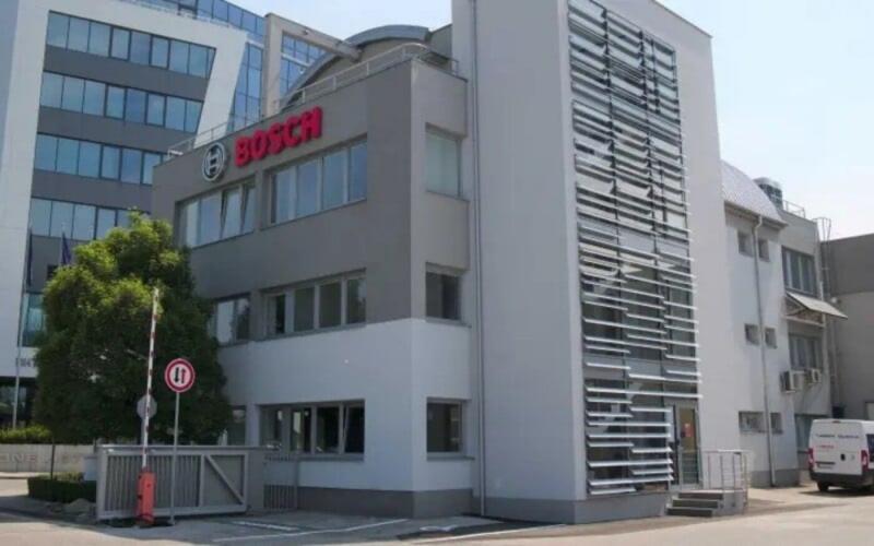 Egy jelentős német vállalat több mint 1100 munkahelyet szüntet meg, ami komoly hatással lesz a munkaerőpiacra.