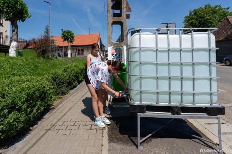 Csak bízni tudnak abban, hogy a megnövekedett sótartalom nem kényszeríti újra a vízüzemek lezárására a hatóságokat. | Székelyhon