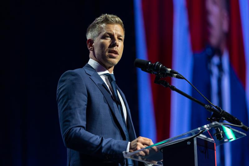 Péter Magyar: Oroszország ismét aktívan be kíván avatkozni a magyar politikai életbe, és az orosz érdekek képviselői újra itt vannak. Van, aki titkosan, mások pedig nyíltan végzik a munkájukat. | szmo.hu