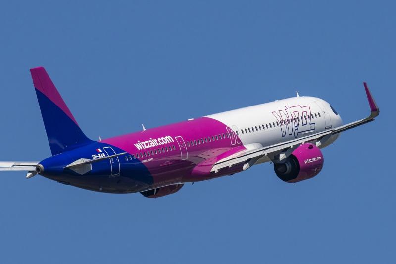 Feszültséggel teli pillanatok: A Wizz Air utasai pánikban éltek meg rettenetes perceket a vihar közepette - videó.