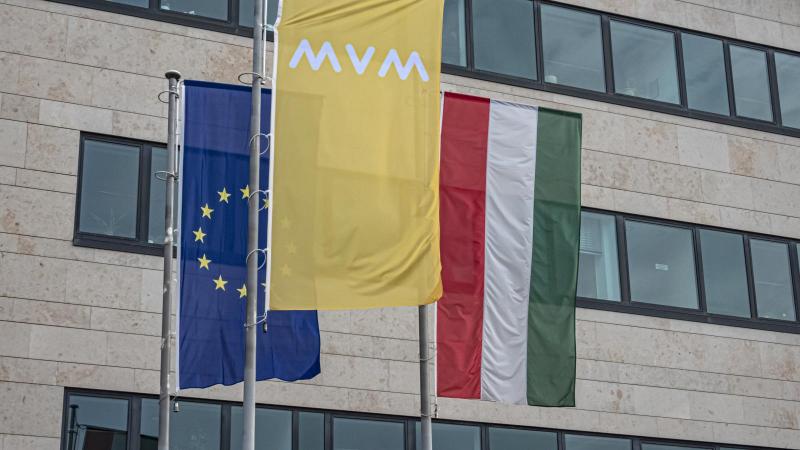 A bukaresti kormány az orosz kapcsolatok miatt kifejezte ellenérzéseit az MVM romániai terjeszkedésével szemben.