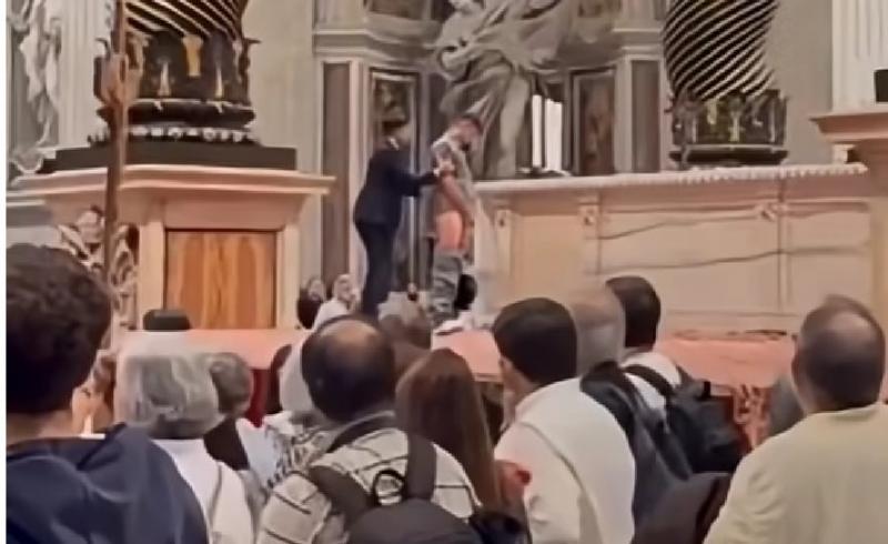 Újra meg fogják szentelni a Szent Péter-bazilika impozáns oltárát, amelynek tiszteletére különleges ünnepséget terveznek.