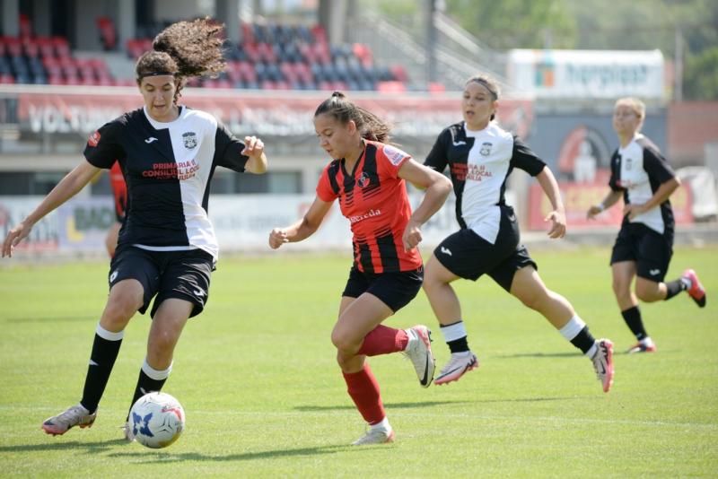 Idegenbeli mérkőzésük során a csíki női focicsapatnak ezúttal sem sikerült betalálni. A Székely Sport beszámolója szerint a lányok küzdelmes játéka ellenére nem tudtak gólokkal örvendeztetni a szurkolóikat.