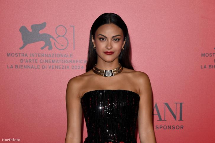 Camila Mendes menyasszony lett! A színésznő varázslatos romantikus lánykéréséről készült fotók most elárulják a boldogság minden apró részletét. Az esemény tele volt érzelmekkel és meghitt pillanatokkal, amelyek örökre megmaradnak a szívében. Fedezd fel a