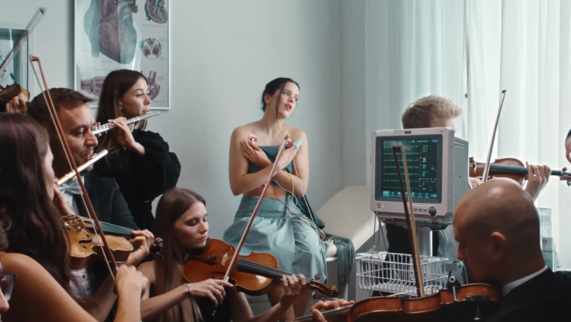 Rosalía újra a színpadon, és ezúttal még a legmerészebb álmokat is túlszárnyalta!