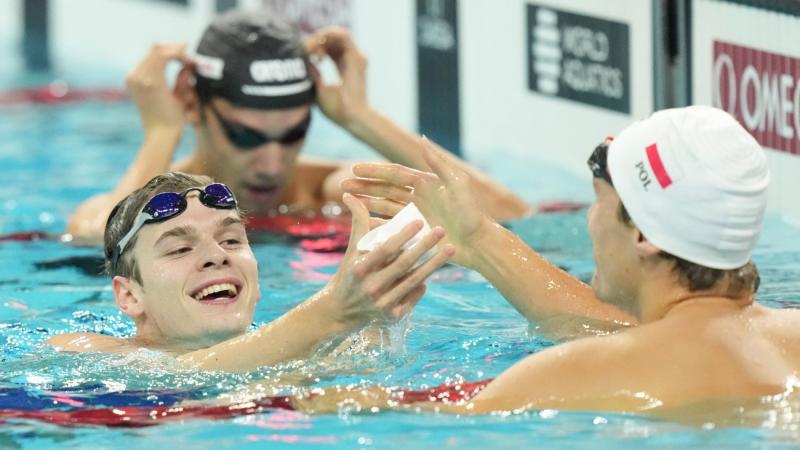 Sós Csaba kifejezi, hogy Kós Hubert célja, hogy elérje azt a lenyűgöző teljesítményt, amelyet Michael Phelps hosszú és eredményes pályafutása képvisel.