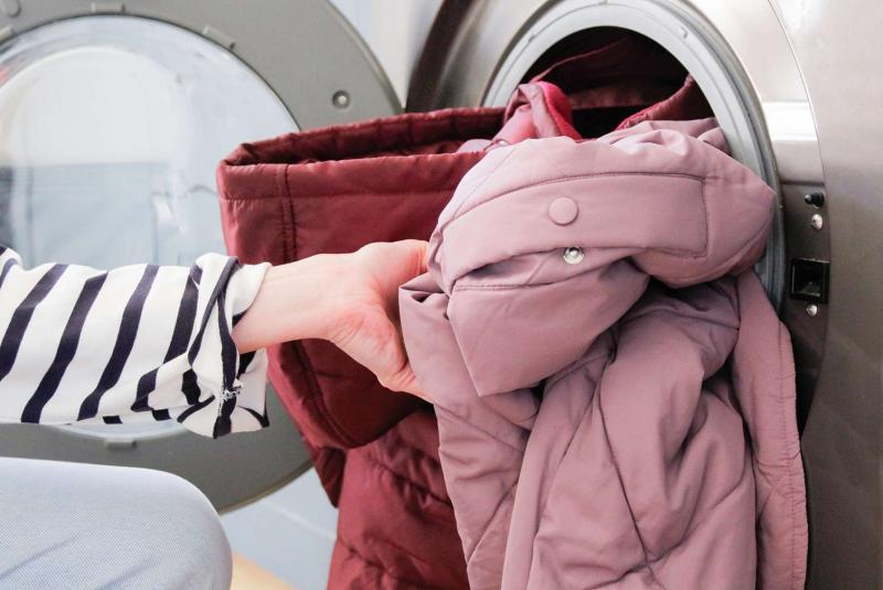 Csupán három csepp ebből a csodás szerből a mosógépbe, és a tollkabátod olyan friss és újdonsült lesz, mint régen! | Startlap Vásárlás