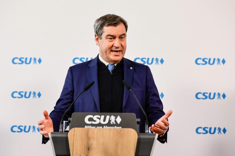 Bajorország miniszterelnöke kifejezte véleményét, miszerint az AfD politikai alakulatának tagjai Vlagyimir Putyin udvari bolondjaiként viselkednek.